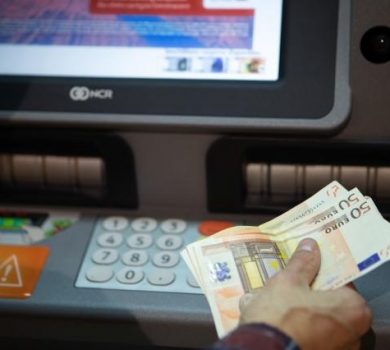 PE adoptă noi norme privind salariile minime adecvate pentru toți lucrătorii din UE