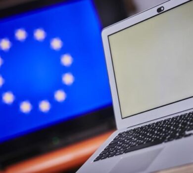 Comisia solicită susținerea masivă a facilitării educației digitale și a furnizării de competențe digitale