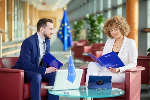 Comisia propune sporirea transparenței și reducerea birocrației pentru întreprinderi în vederea îmbunătățirii mediului de afaceri în UE