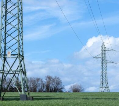 Comisia solicită ROMÂNIEI să elimine restricțiile la exportul de energie electrică