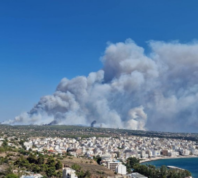 UE mobilizează asistență pe cale aeriană și la sol pentru stingerea incendiilor din Grecia