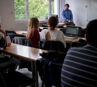 Comisia Europeană elaborează planuri pentru crearea unei diplome europene