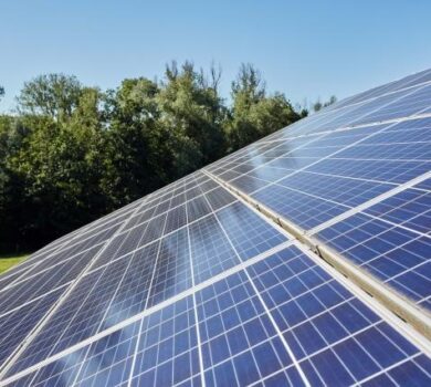 Comisia sprijină industria europeană producătoare de fotovoltaice prin noua Cartă a energiei solare