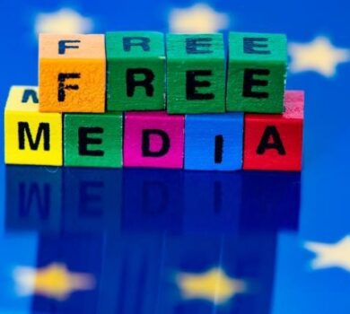 Intră în vigoare primul cadru de reglementare al UE destinat să protejeze independența și pluralismul mass-mediei