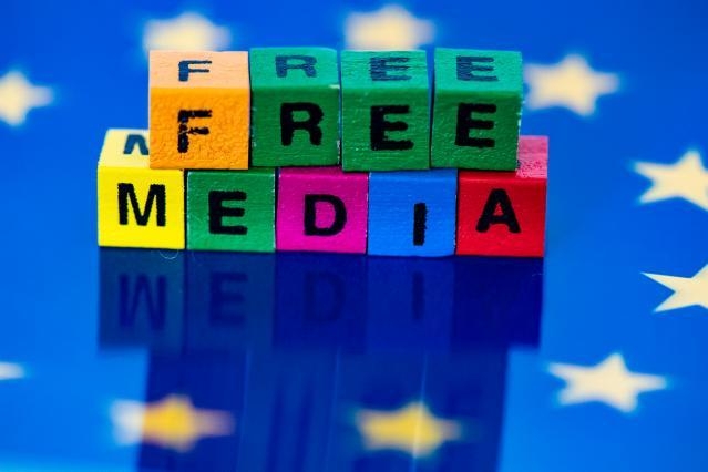 Intră în vigoare primul cadru de reglementare al UE destinat să protejeze independența și pluralismul mass-mediei
