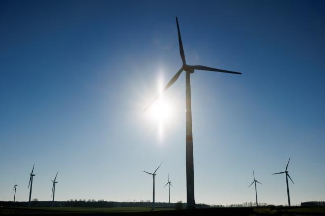 UE investește aproape 3 miliarde EUR pentru sisteme energetice mai curate în zece țări ale UE