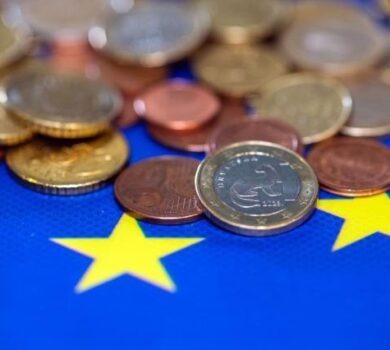 Raportul de convergență evaluează progresele înregistrate de statele membre în direcția aderării la zona euro