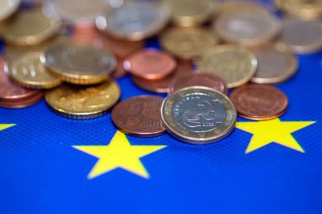 Raportul de convergență evaluează progresele înregistrate de statele membre în direcția aderării la zona euro