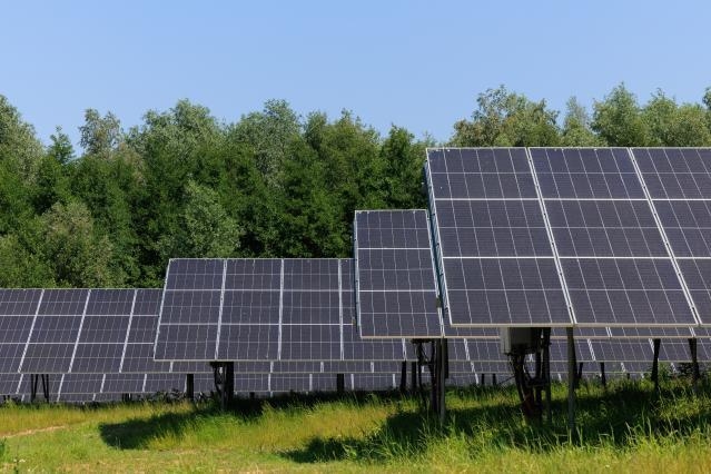 Emisiile de gaze cu efect de seră din UE au scăzut cu peste 8 % în 2023, ca urmare a creșterii impresionante a energiei din surse regenerabile