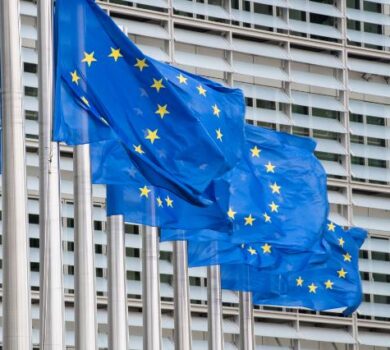 Noua strategie a UE pentru conturarea unei tranziții globale curate și reziliente