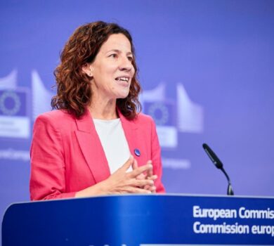 Mînzatu anunță 5 miliarde € pentru Erasmus+ 2026 și găzduiește summitul european pentru educație și competențe