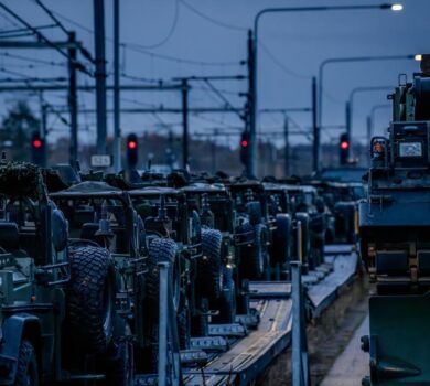 Comisia avansează în direcția unui „spațiu Schengen militar” și a transformării industriei de apărare