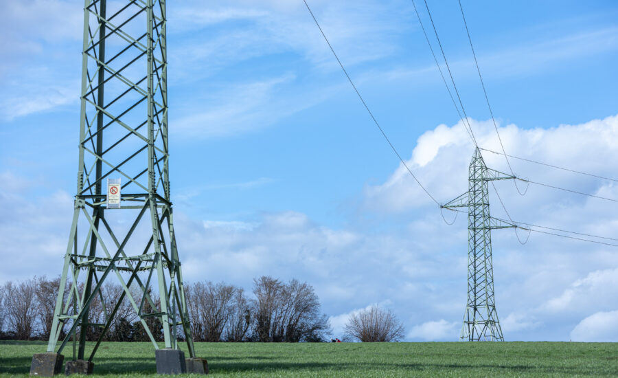 Comisia propune modernizarea infrastructurii energetice a UE pentru a reduce facturile și a spori independența