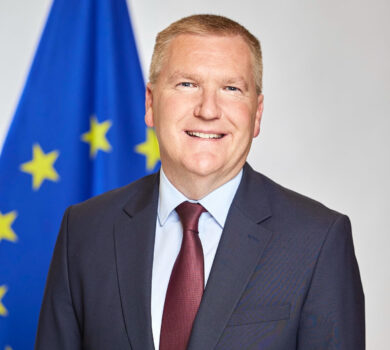 Comisarul Michael McGrath la București pe 12 februarie: vizită dedicată statului de drept și democrației