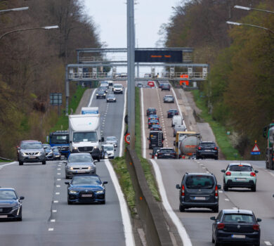 Comisia își menține angajamentul de a reduce la jumătate numărul deceselor cauzate de accidente rutiere până în 2030