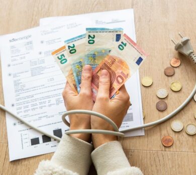 Comisia emite recomandări pentru a proteja consumatorii vulnerabili împotriva prețurilor ridicate la energie