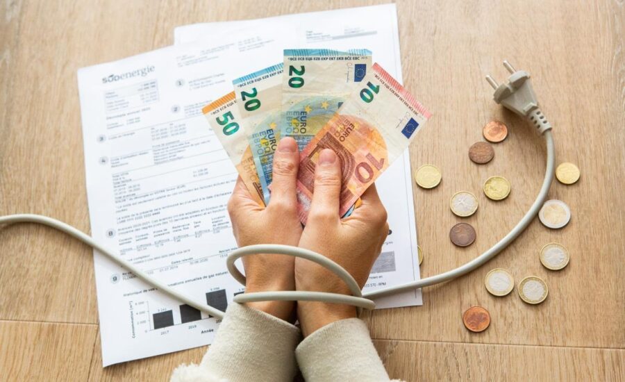 Comisia emite recomandări pentru a proteja consumatorii vulnerabili împotriva prețurilor ridicate la energie
